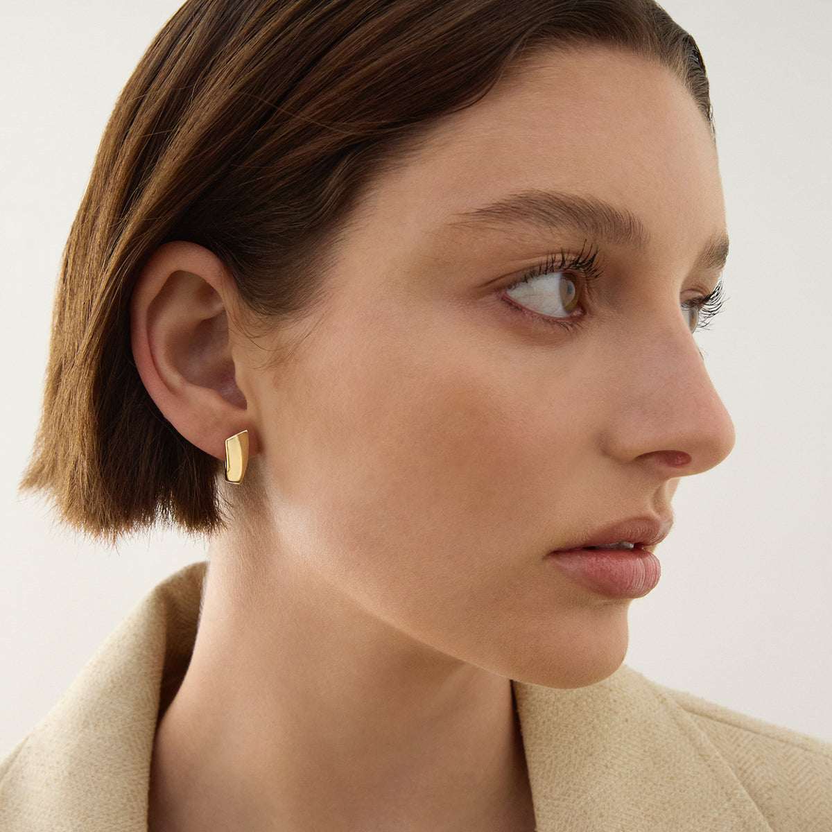 Najo-Versailles-Huggie-Earrings-E7334-3