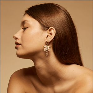 Gas Earrings Yellow Gold Paz  on model