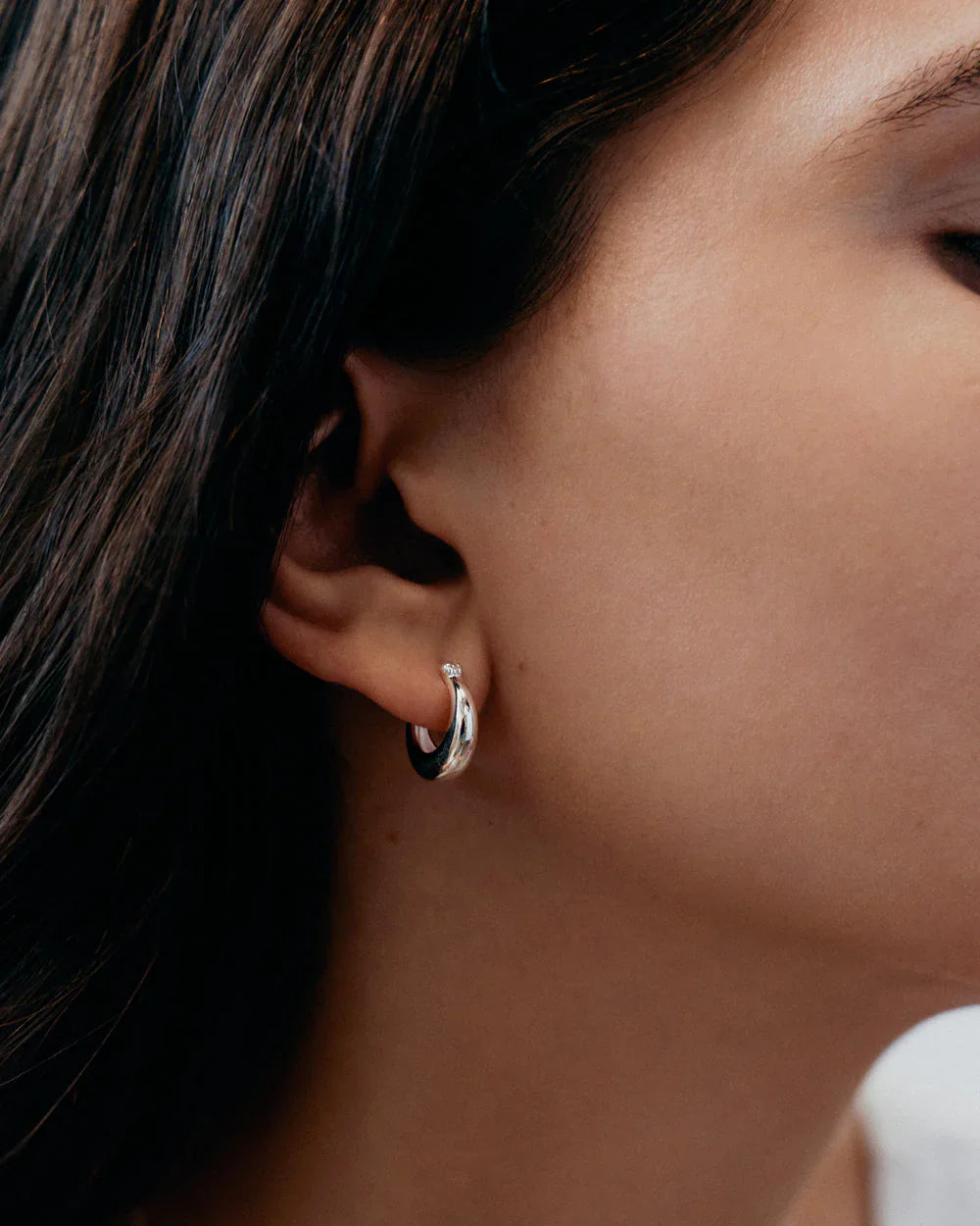 Kirstin Ash Earrings Kirstin Ash Glow Hoops Small