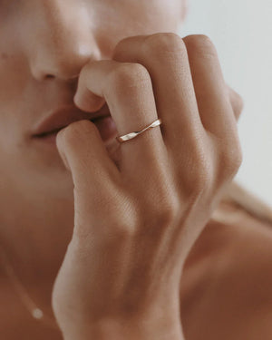 Kirstin Ash Rings Kirstin Ash Petite Fold Ring – 9K Gold