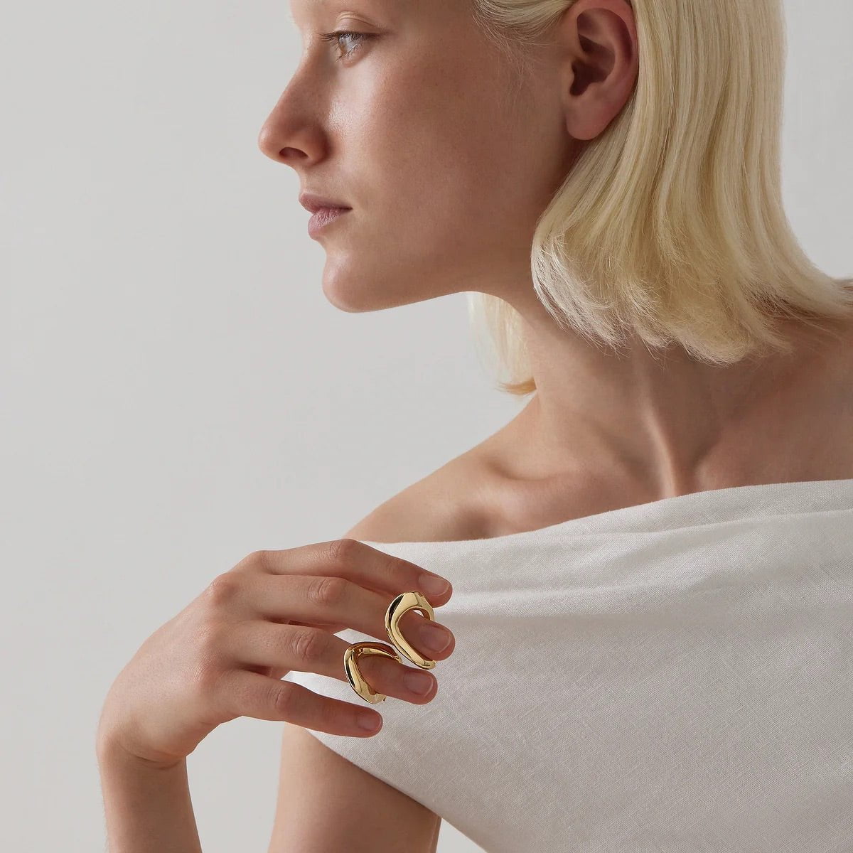 Najo Earrings Najo Gravity Hoop Earrings Gold