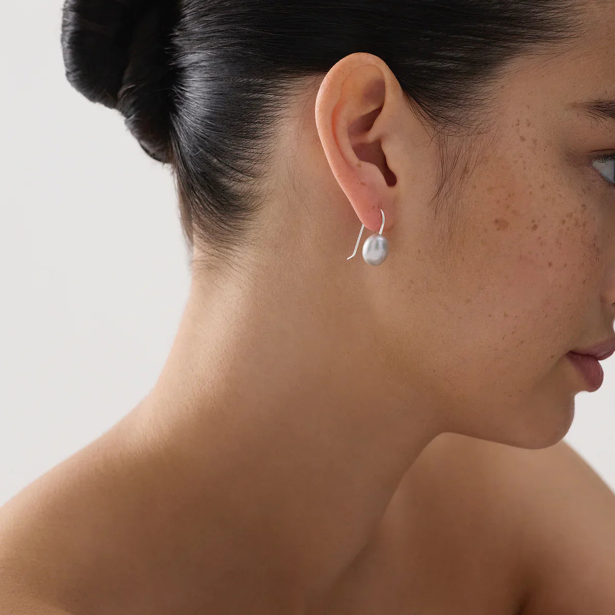 najo-earrings-najo-isla-grey-pearl-earring-1238236900
