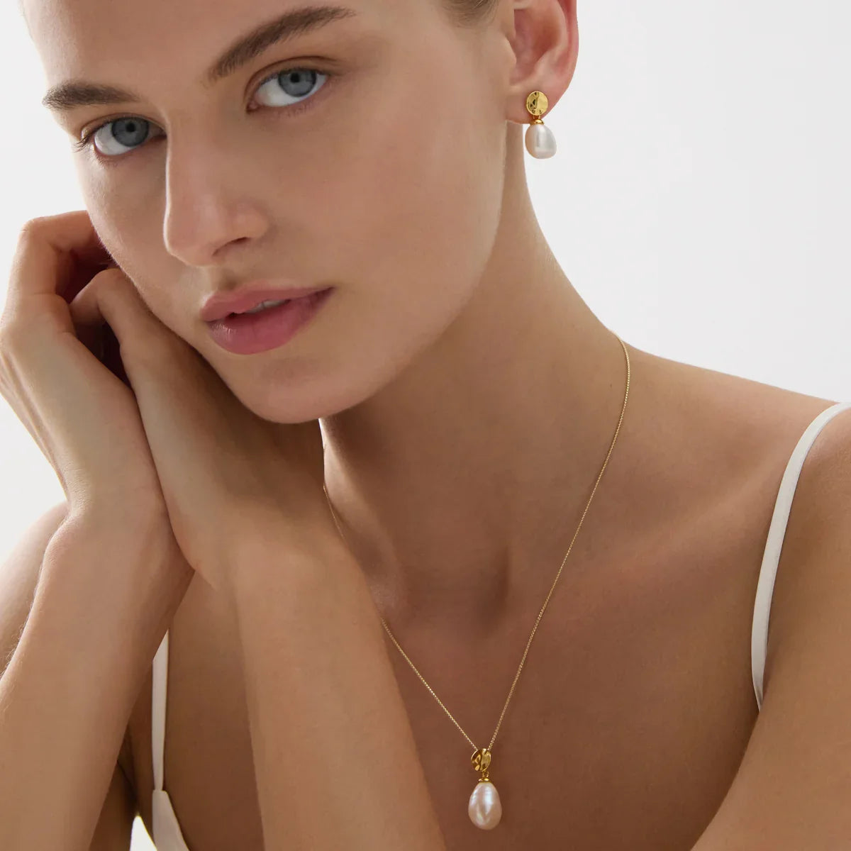 Najo Earrings Gold Najo Ocean Drift Freshwater Pearl Drop Earrings – Gold & Silver