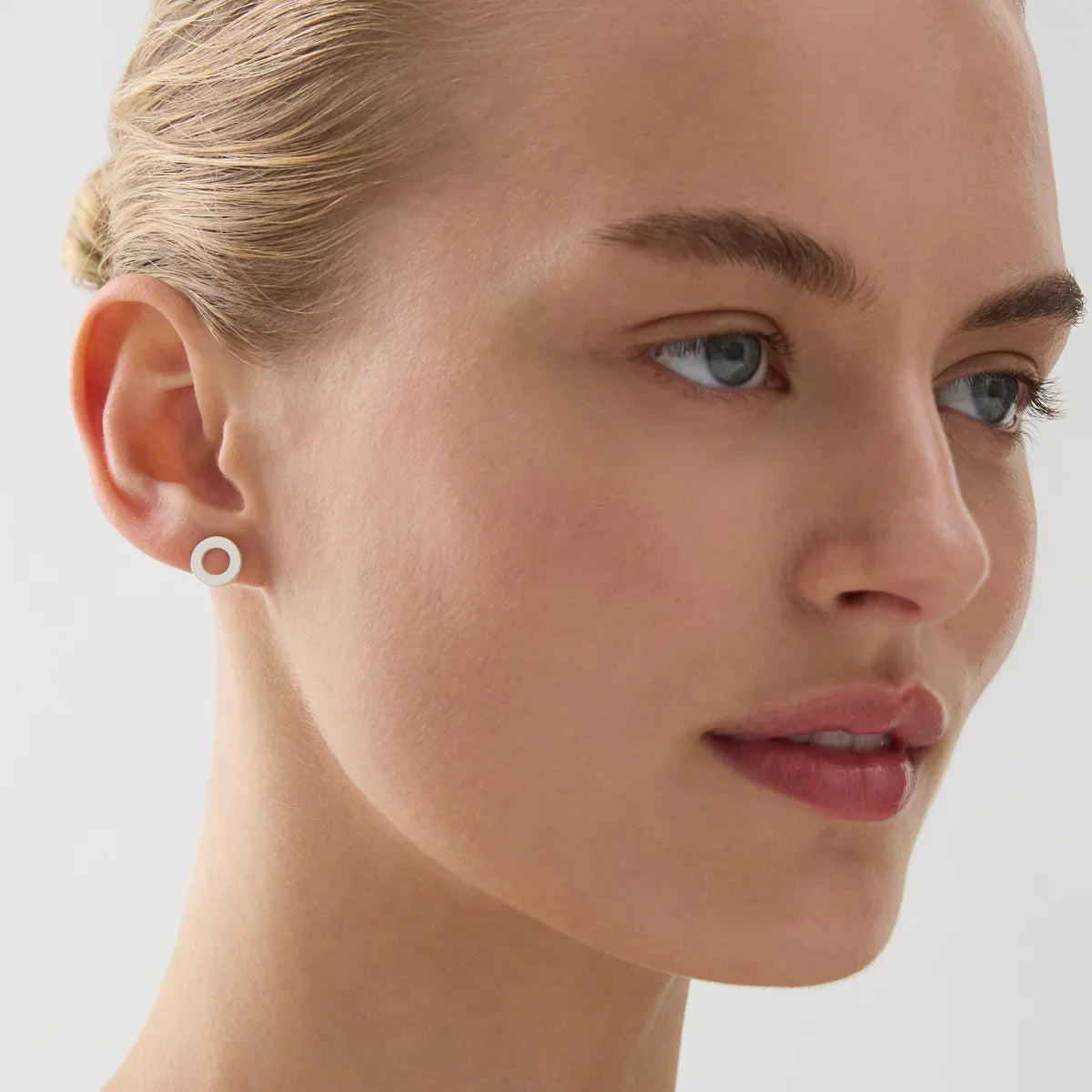 Najo Earrings Najo Sola Cutout Circle Stud Earrings – Gold & Silver