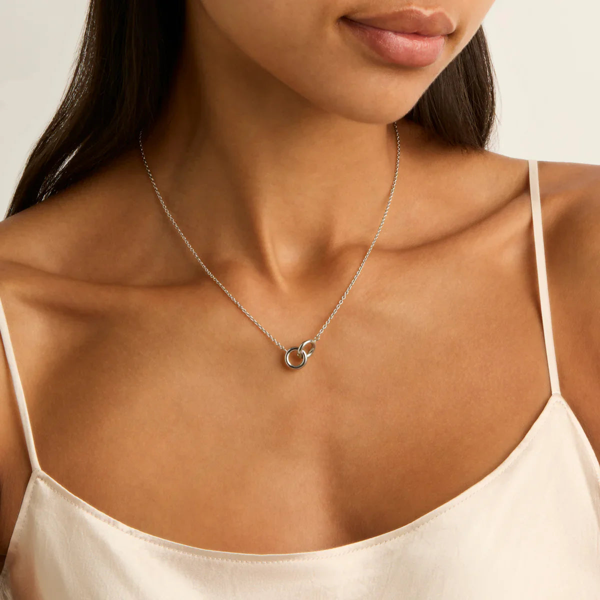 najo-necklaces-najo-embrace-necklace-42cm-ext-1238245500